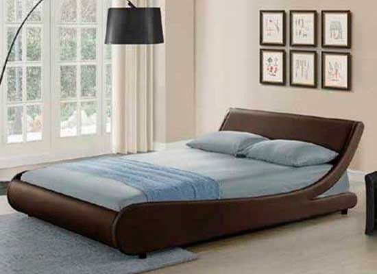Elegant Ways To Decorate King Sized Bed With Photo Frames